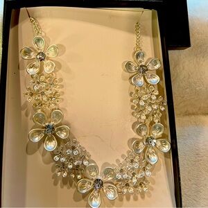 Park*Lane, formally Premier necklace! NWT. Silver color, flower details.
